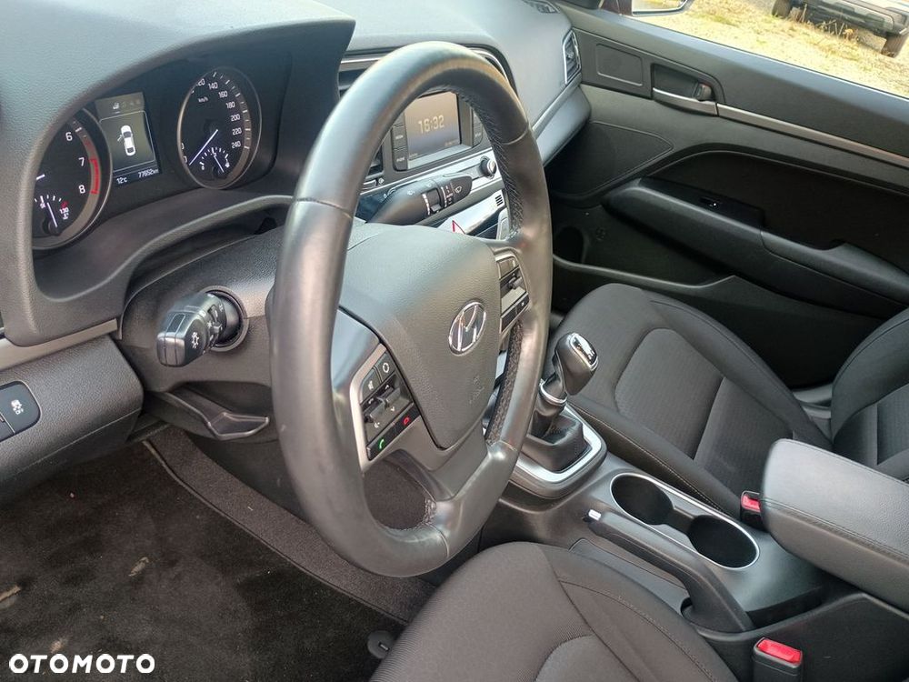 Hyundai Elantra - 16