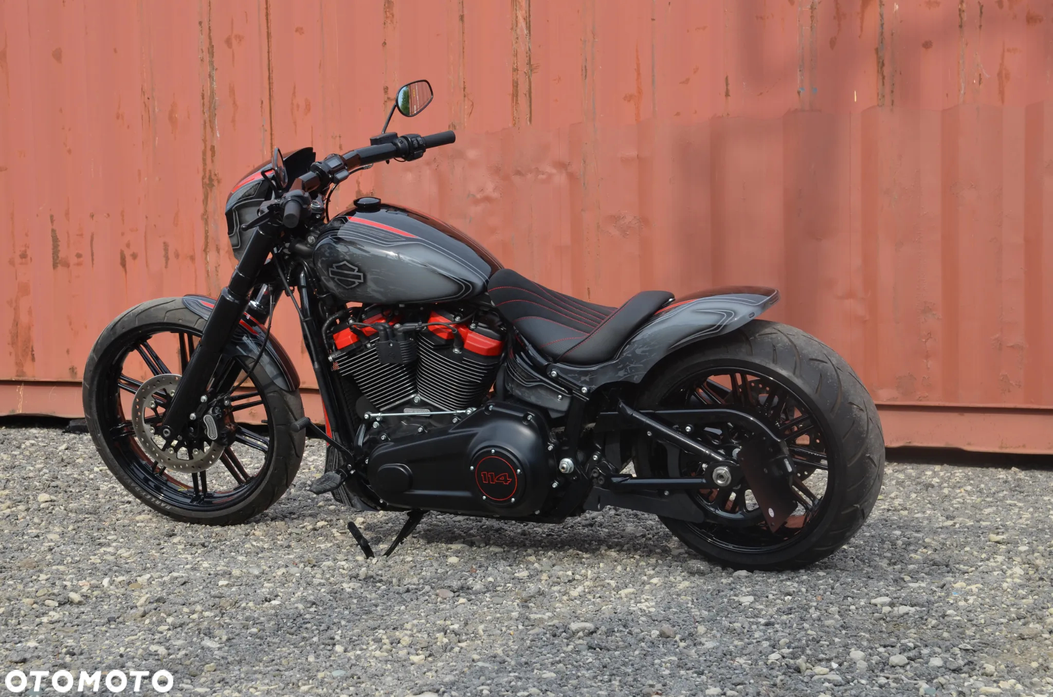 Harley-Davidson Softail Breakout - 30