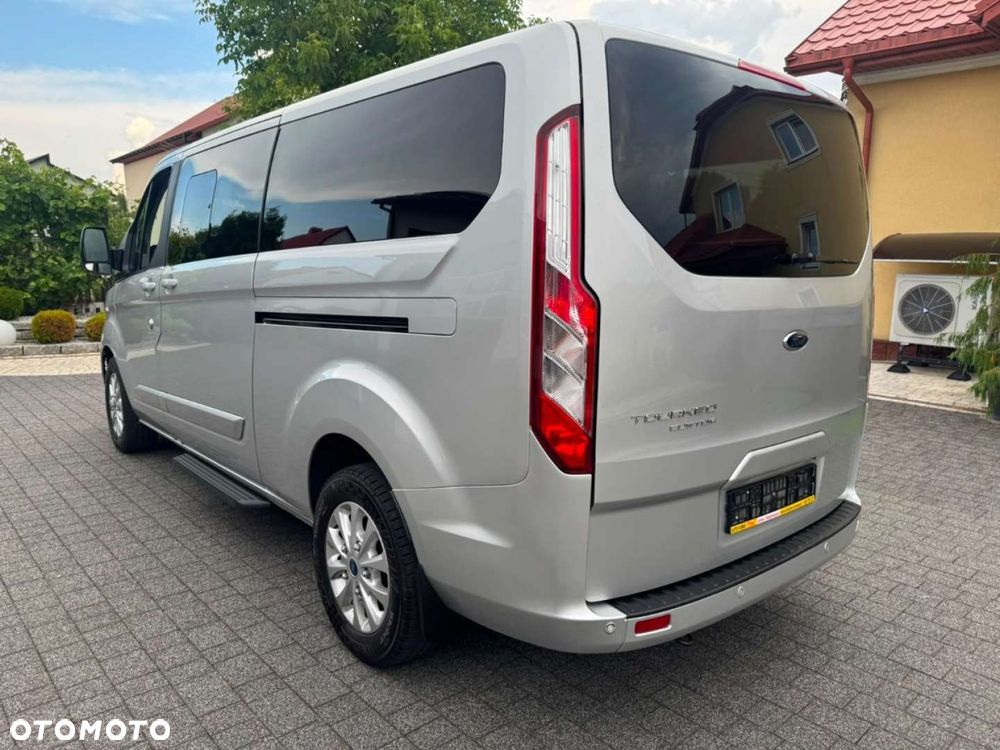 Ford Tourneo Custom - 23