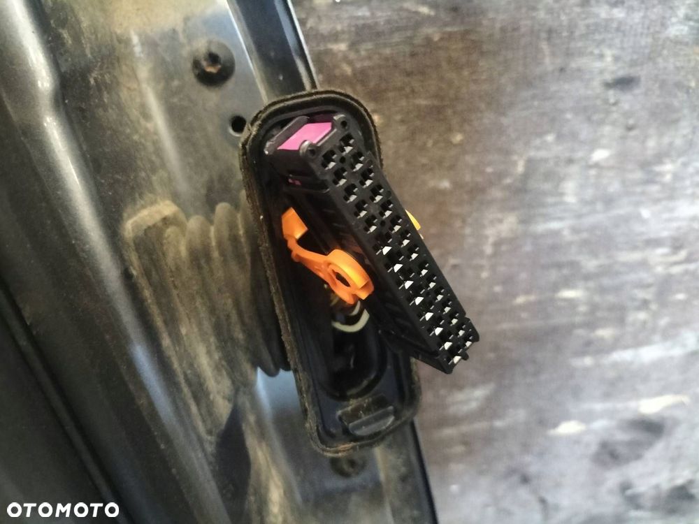 DRZWI KOMPLETNE LEWY TYŁ VOLKSWAGEN GOLF V HB 5D LA7T - 7