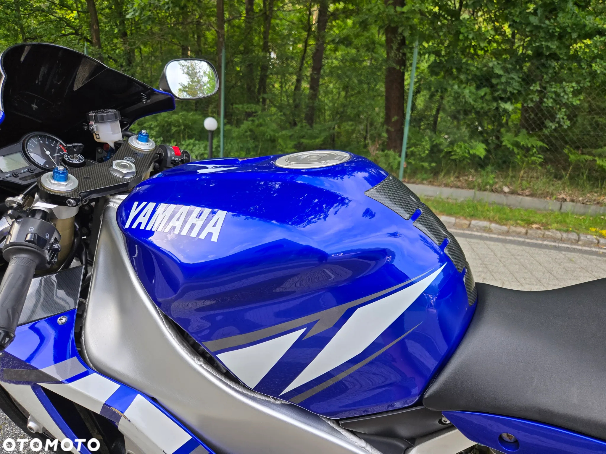 Yamaha R1 - 18