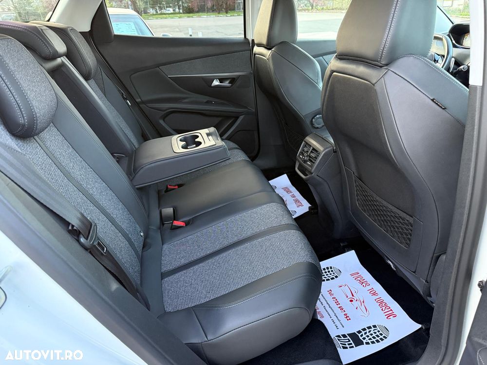 Peugeot 3008 1.2 PureTech Turbo S&S EAT8 Allure - 17