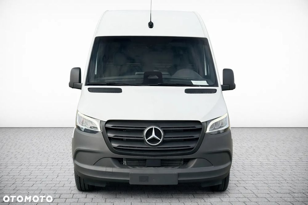 Mercedes-Benz Sprinter - 2