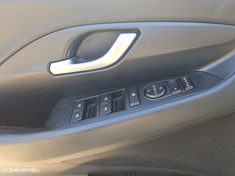 Hyundai i30 SW 1.0 T-GDI Premium - 35