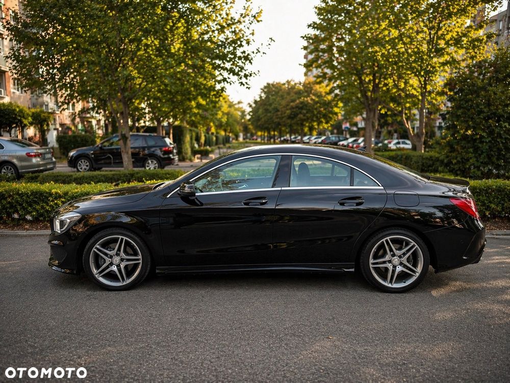 Mercedes-Benz CLA 180 7G-DCT AMG Line - 4