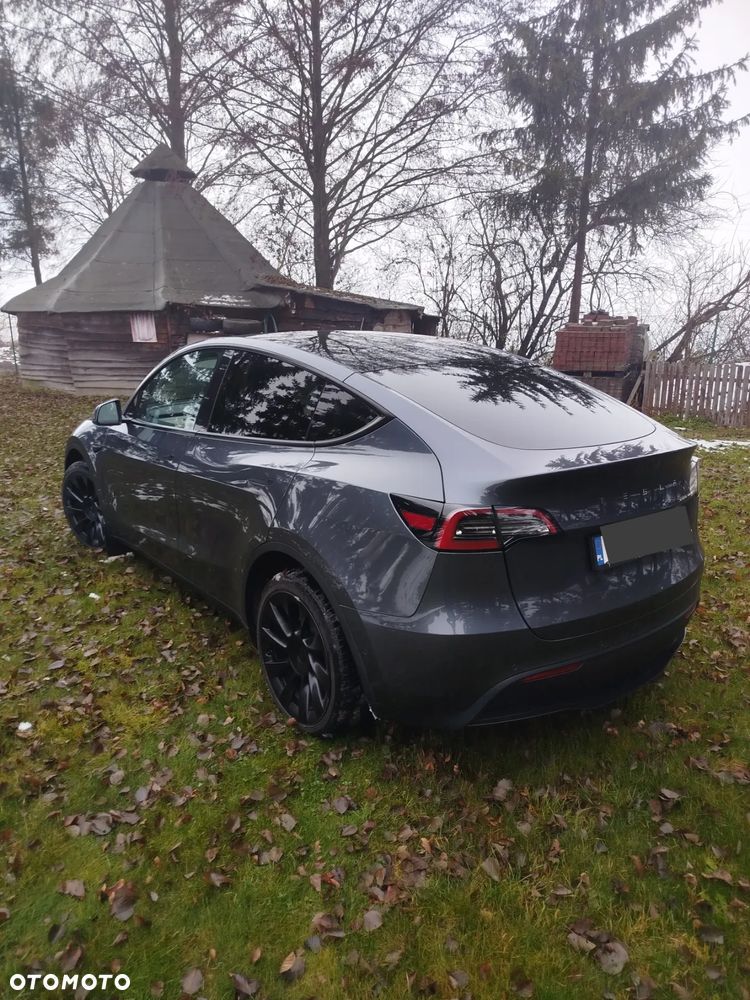 Tesla Y Long Range AWD - 4