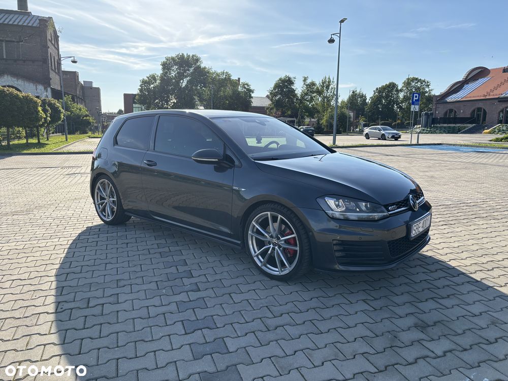 Volkswagen Golf - 5