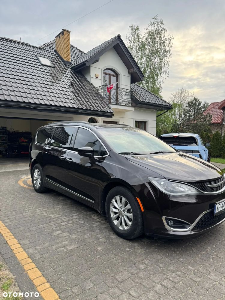Chrysler Pacifica - 4