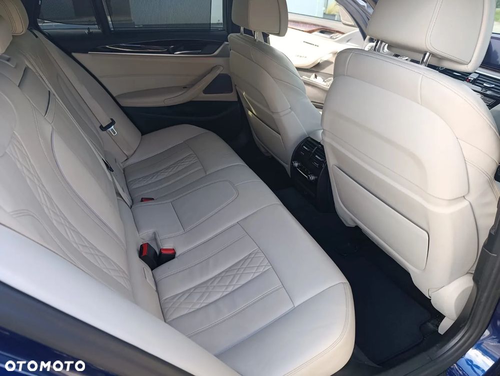 BMW Seria 5 M550d xDrive Touring - 23