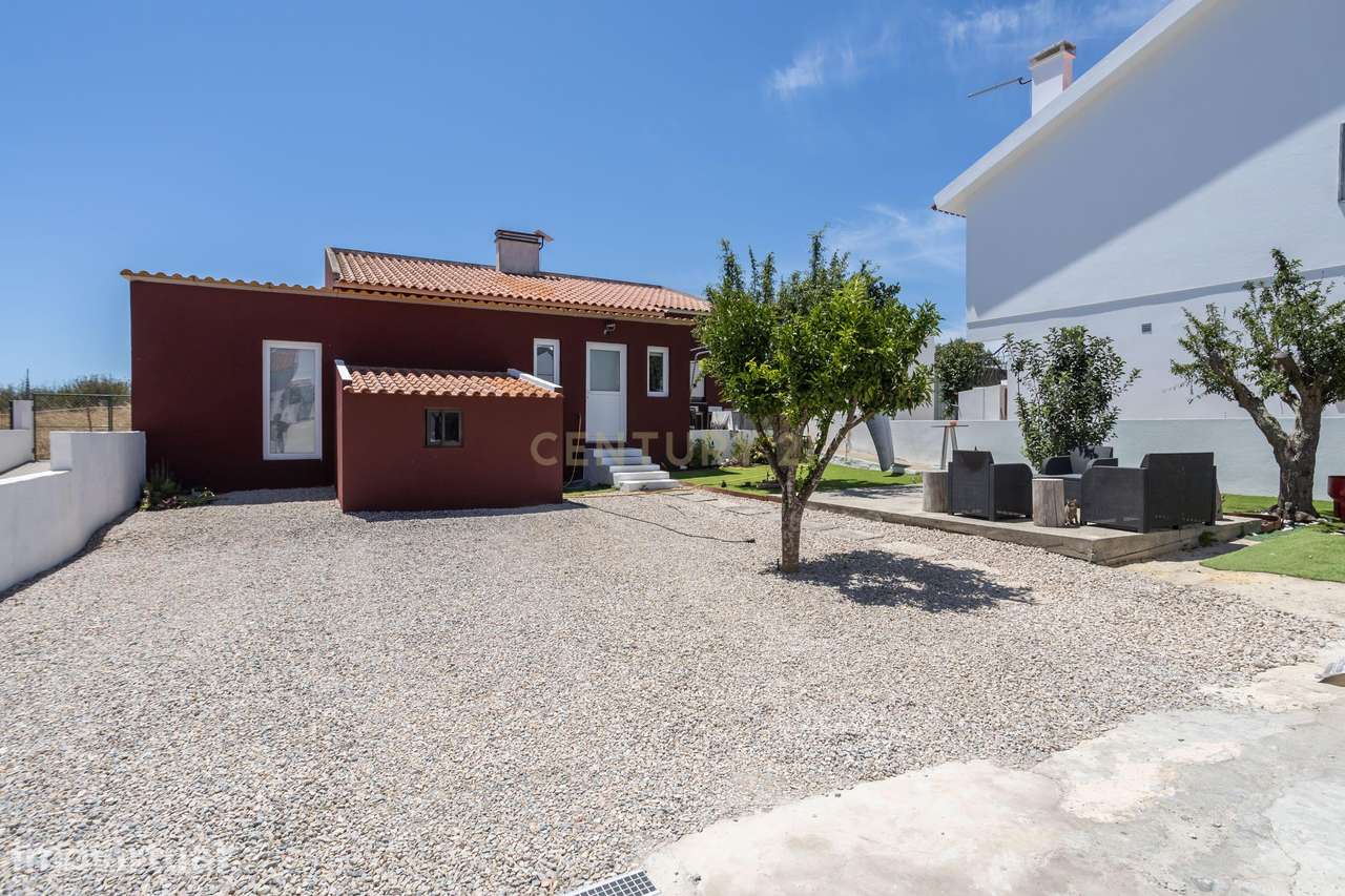 Moradia T2Renovada com Quintal e Jardim – O Refúgio Ideal para Viver c - Grande imagem: 2/37