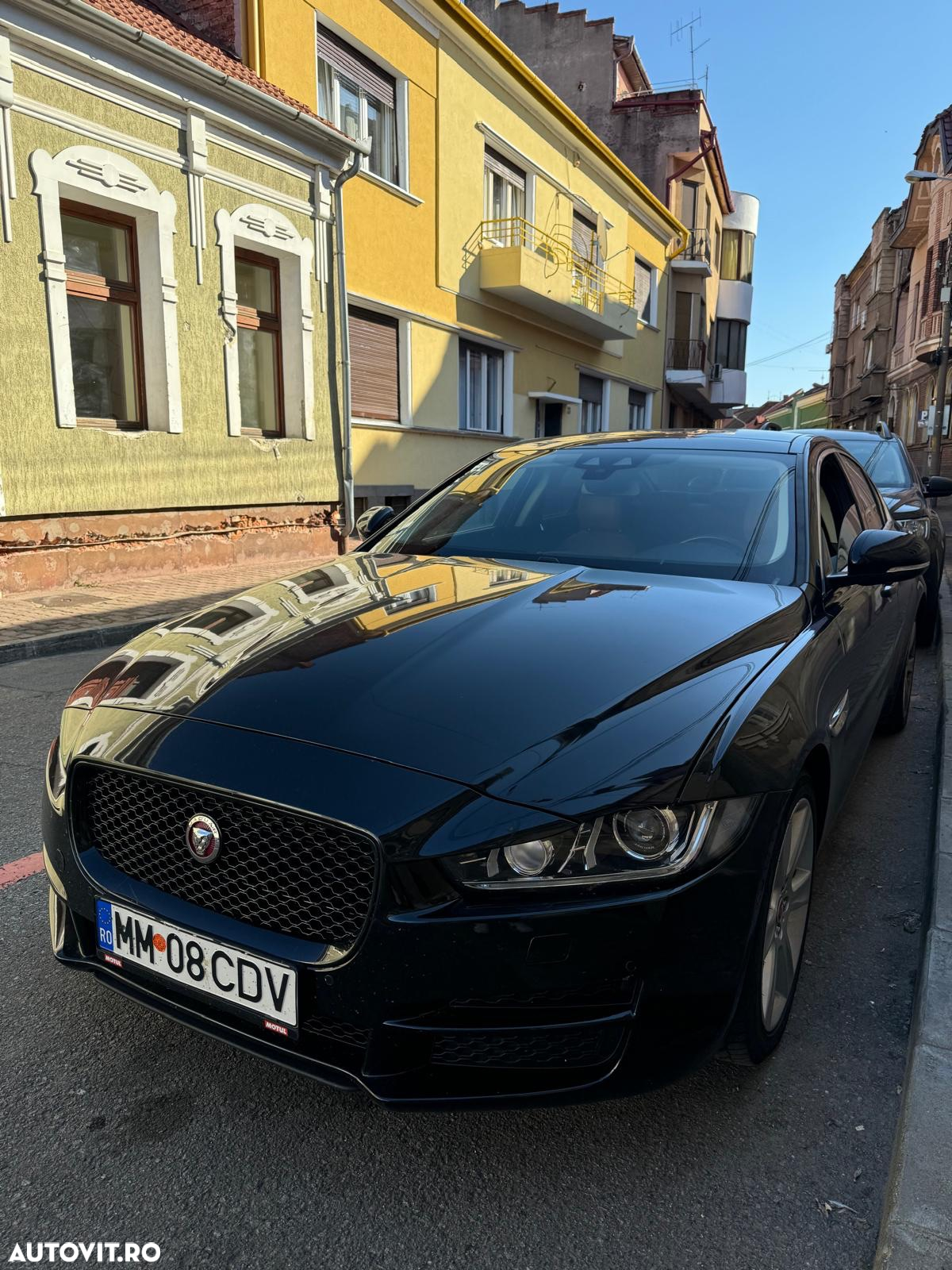 Jaguar XE 2.0 AWD Prestige - 2