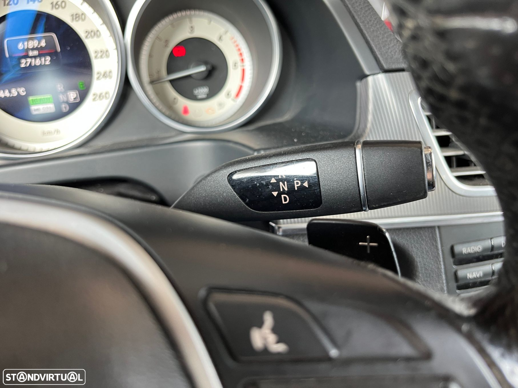 Mercedes-Benz E 300 Bluetec Hybrid Avantgarde - 24