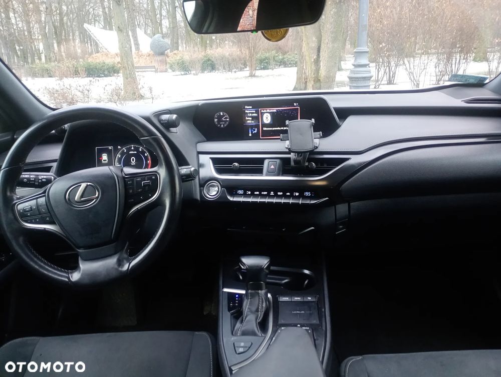 Lexus UX - 8