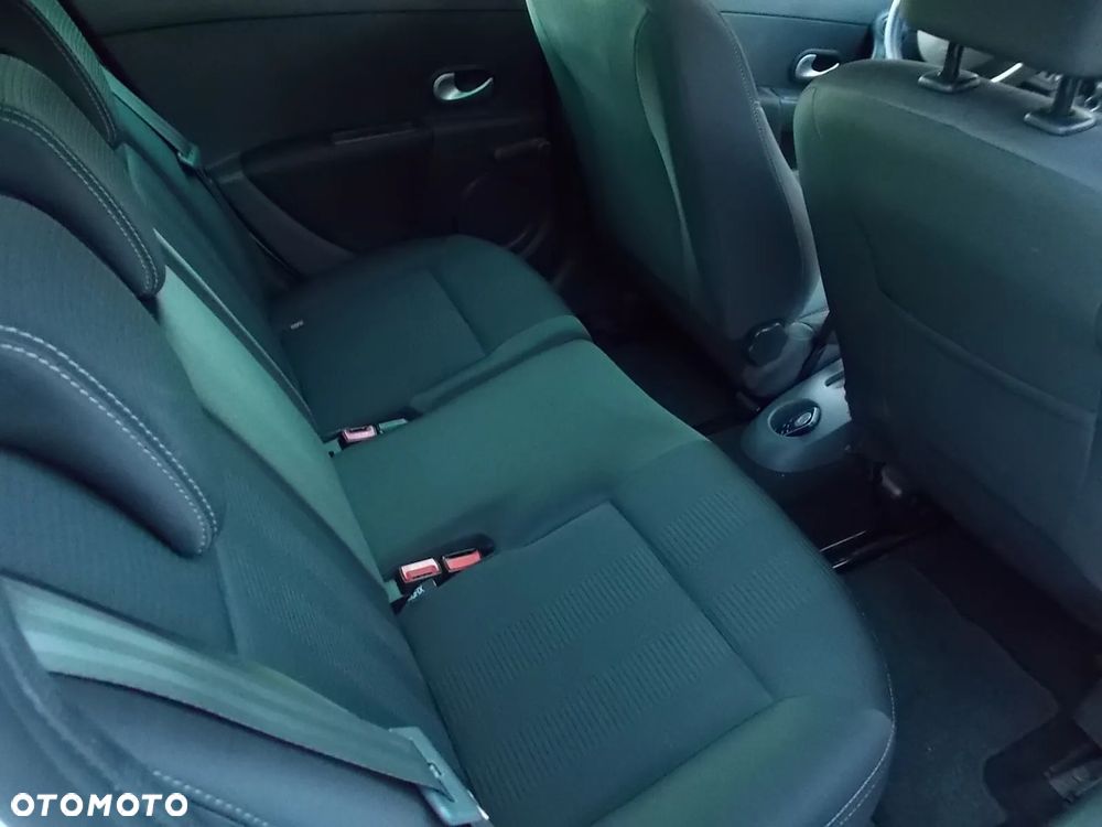 Renault Clio - 10