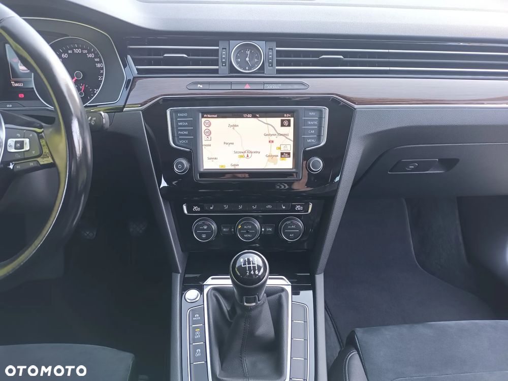 Volkswagen Passat 1.8 TSI BMT Highline - 24