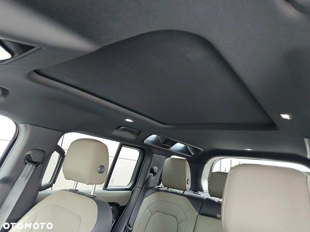 Land Rover Defender - 22