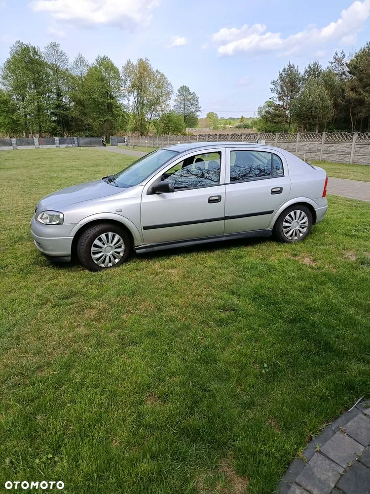 Opel Astra 1.4 Essentia - 4