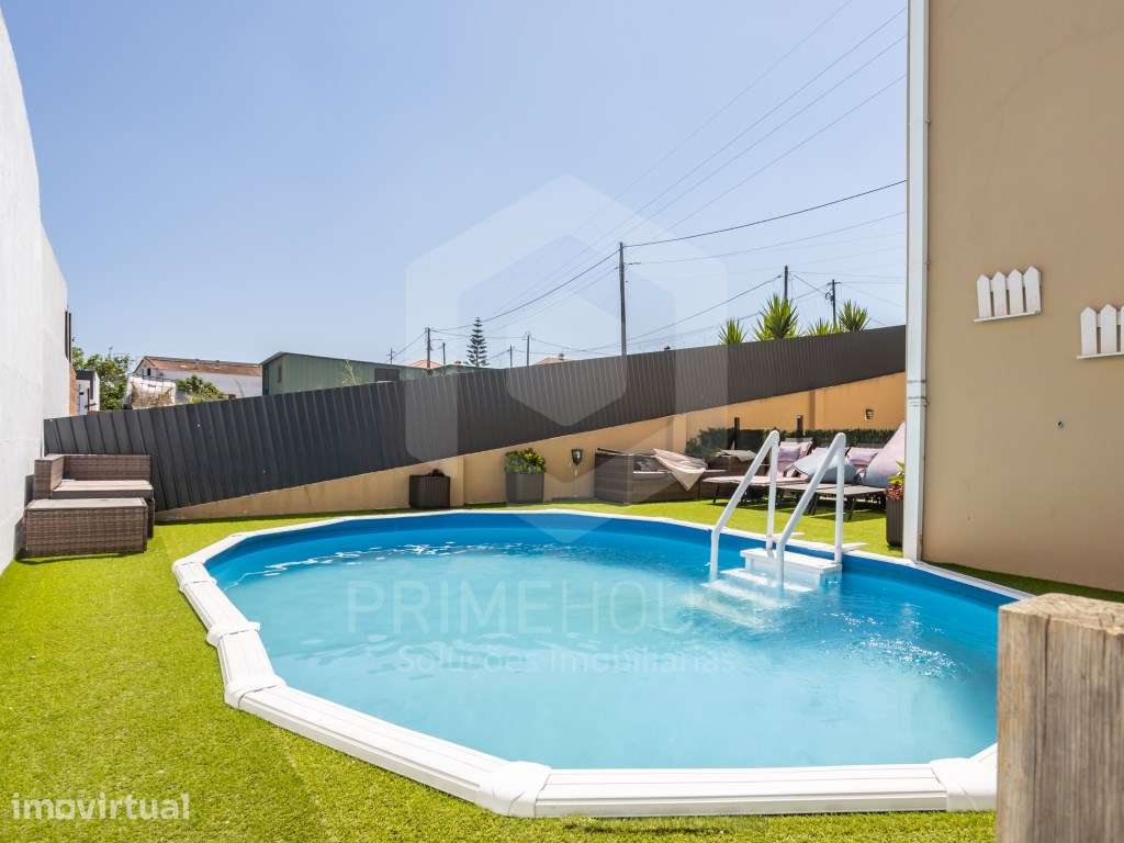 Moradia T4 |300 m² de área útil e garagem em Fernão Ferro - Grande imagem: 2/43