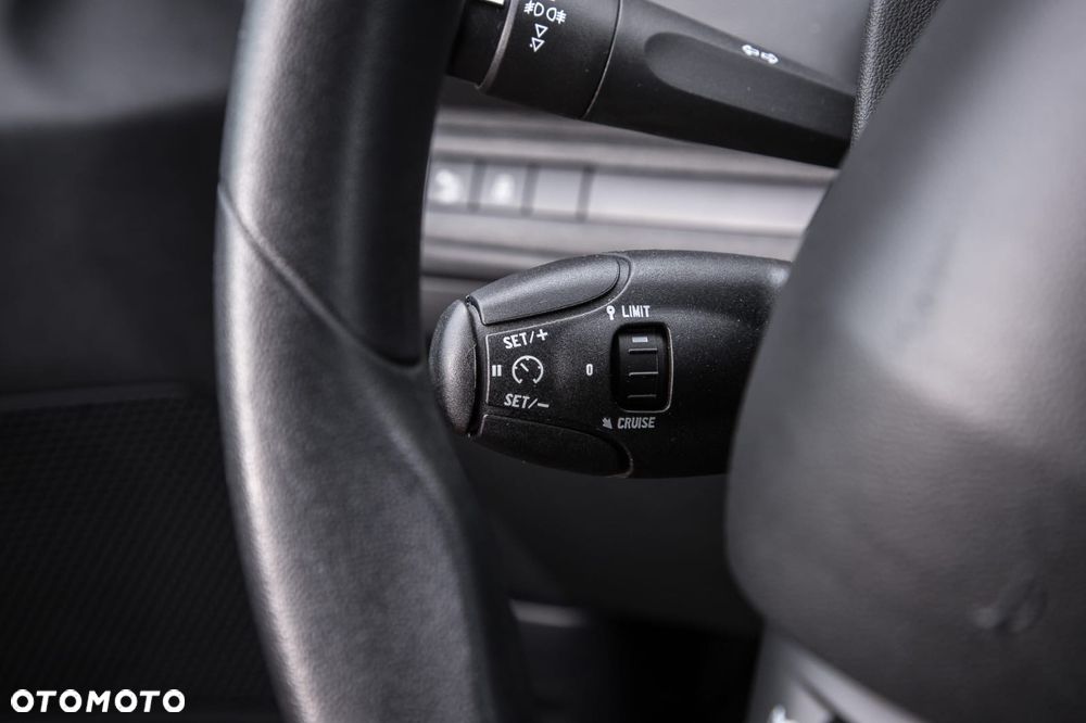 Peugeot 208 - 28