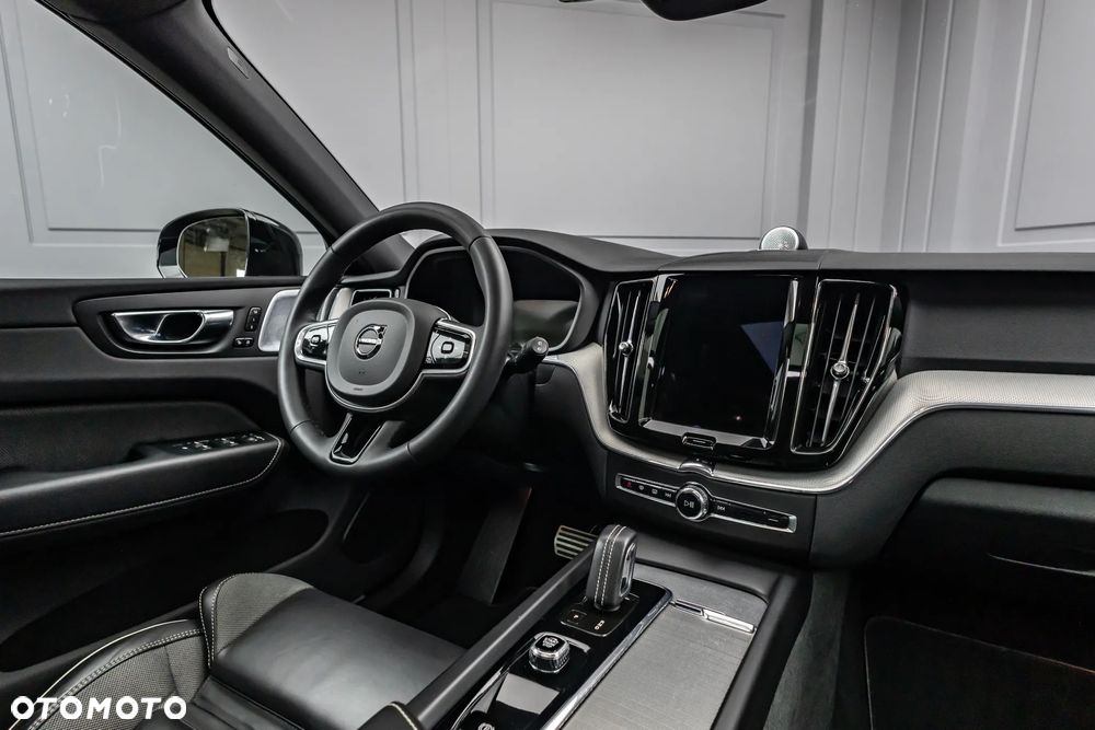 Volvo XC 60 T8 Plug-In Hybrid AWD R-Design - 6