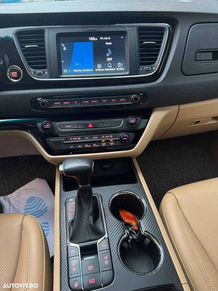 Kia Carnival - 17