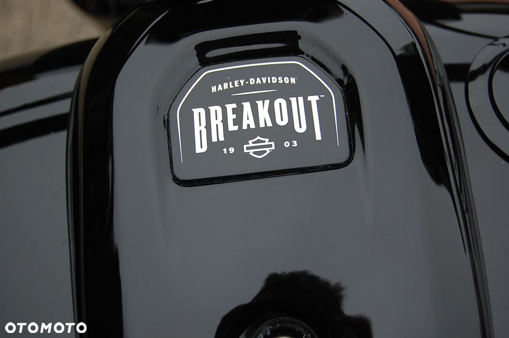 Harley-Davidson Softail Breakout - 19