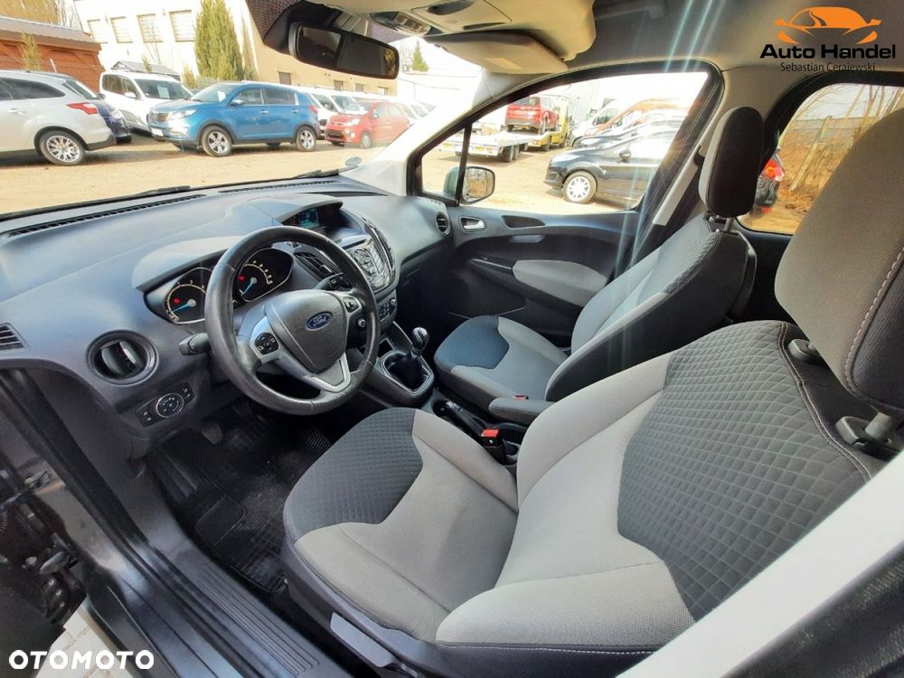 Ford Tourneo Courier - 26