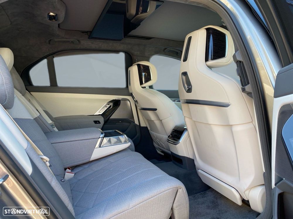 BMW i7 xDrive60 Pack Desportivo M — fotografia 20