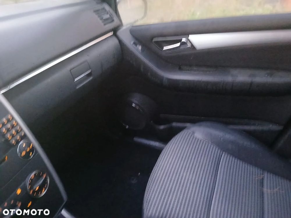 Mercedes-Benz Klasa B 200 SPORT EDITION - 16