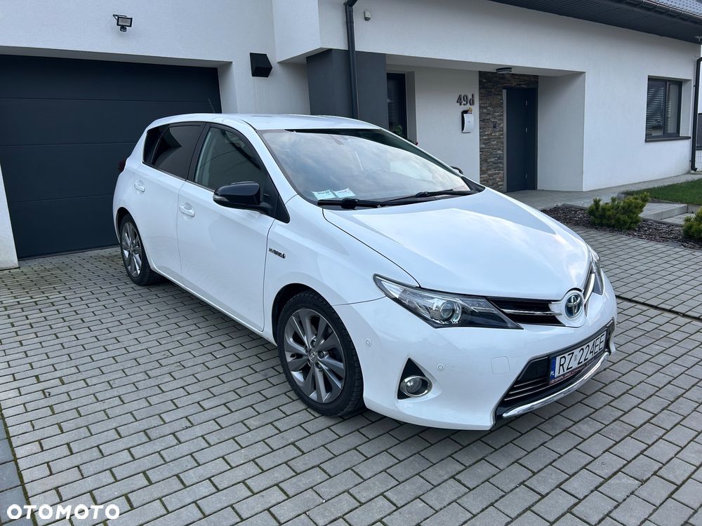 Toyota Auris ver-1-8-hsd-luna - 2