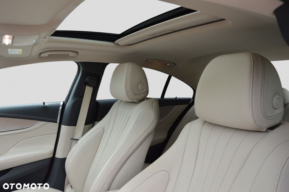 Mercedes-Benz CLS 300 d 4-Matic AMG - 16