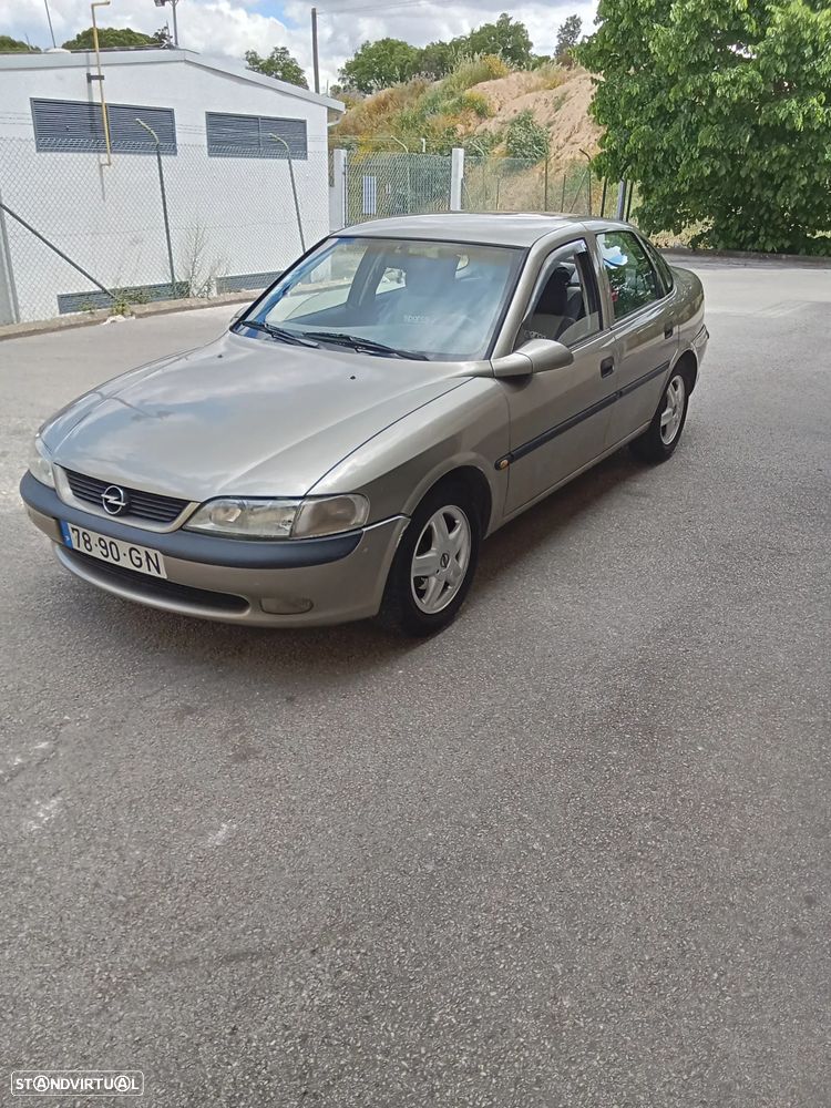 Opel Vectra 1.6i GL - 2