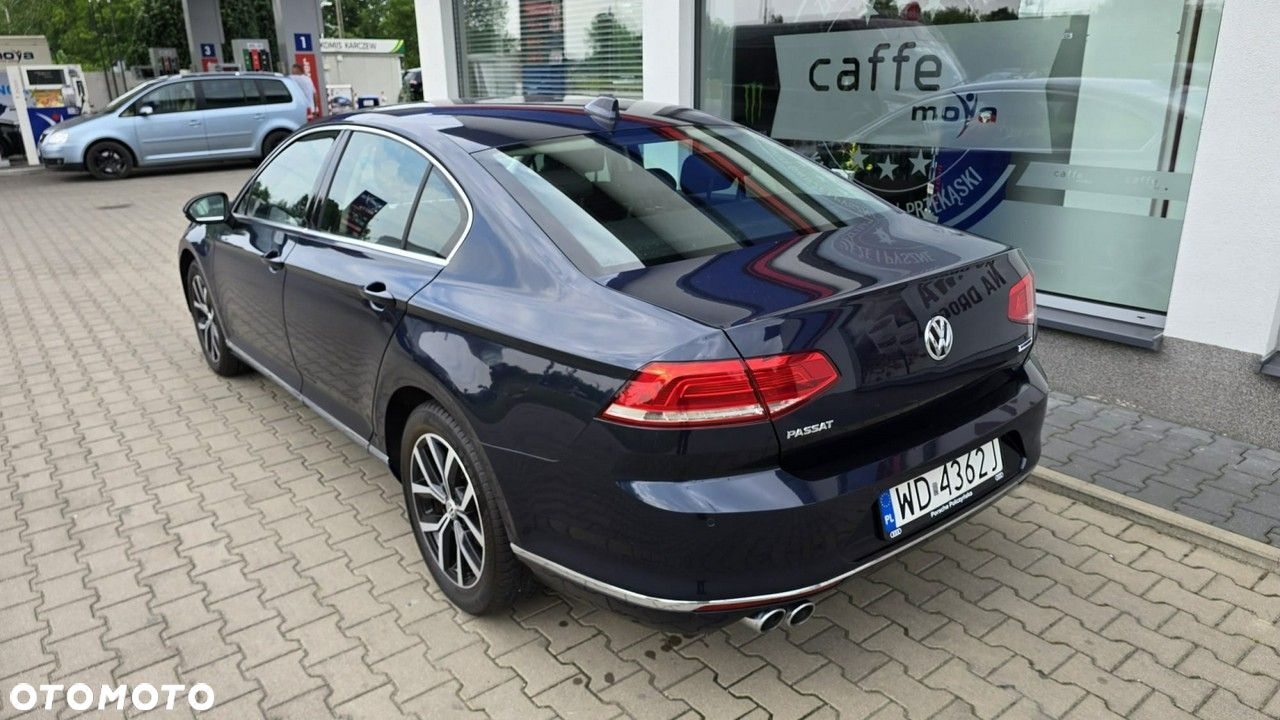 Volkswagen Passat - 4