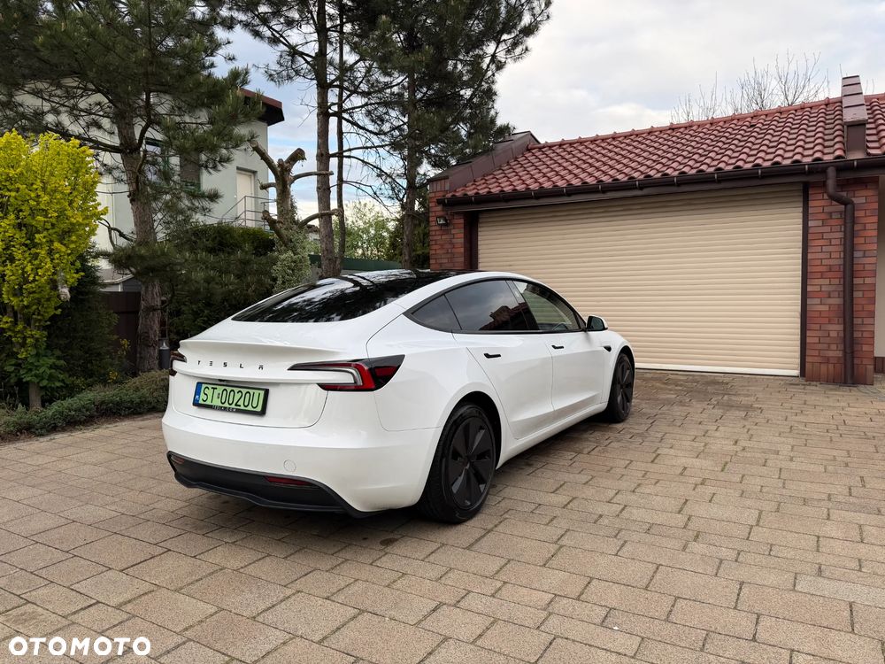 Tesla Model 3 - 4