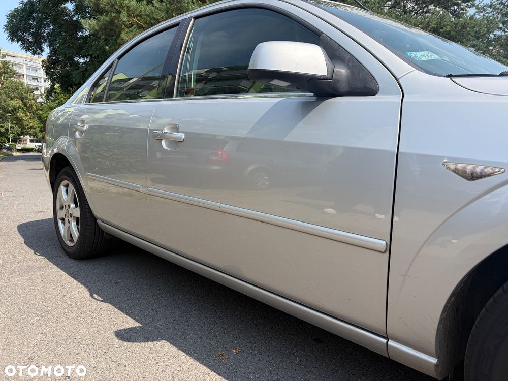 Ford Mondeo 1.8 SCi Ghia - 25