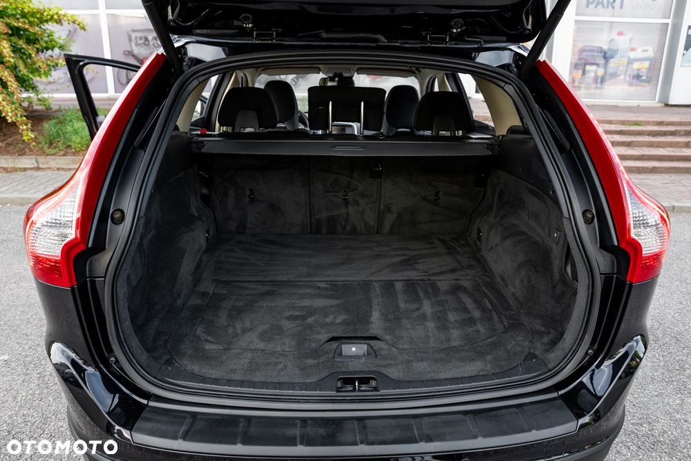 Volvo XC 60 D5 AWD Momentum - 30