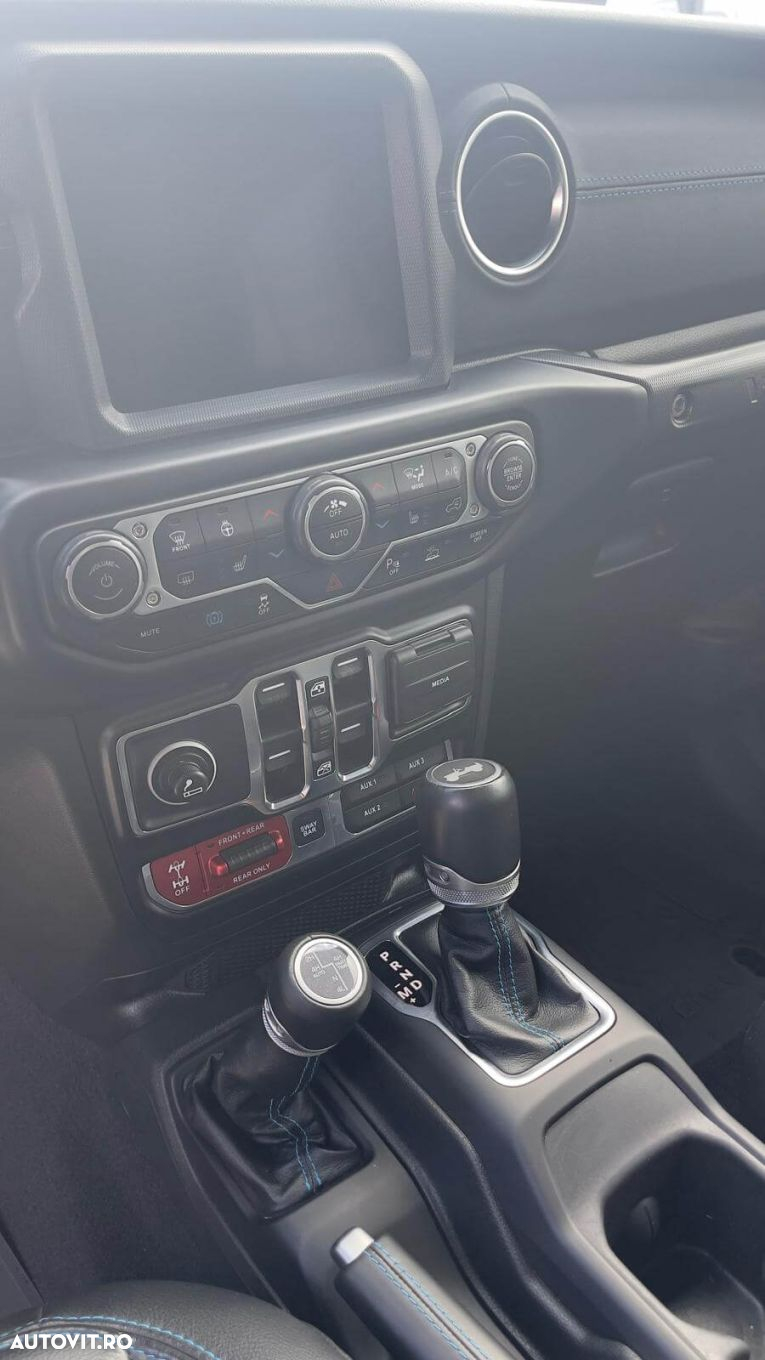 Jeep Wrangler - 10