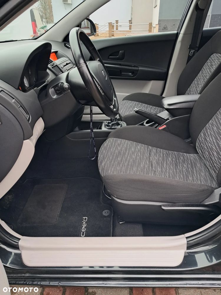 Kia Ceed 1.4 CVVT LX - 20