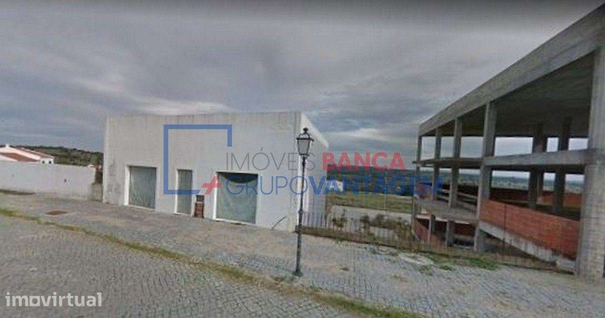 Lote de terreno urbano com 670m², destinado a comércio e com constr... - Grande imagem: 4/9