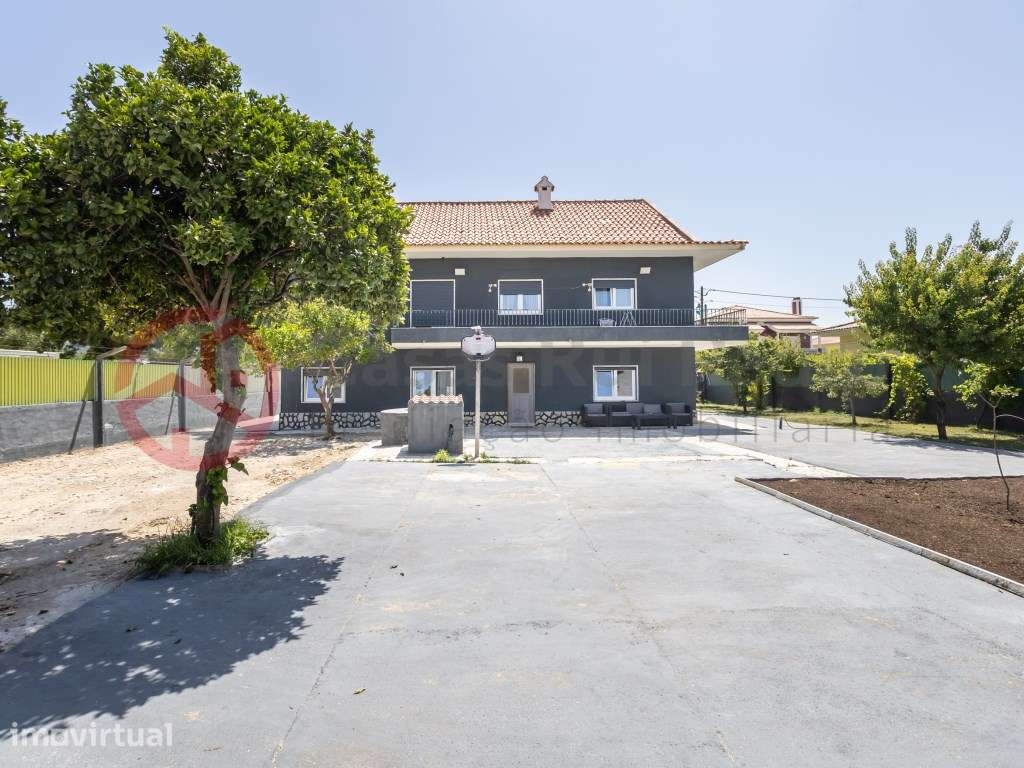 Moradia Isolada T6 em Fernão Ferro com Lote de 1.025 m² e Espaço, P... - Grande imagem: 2/52