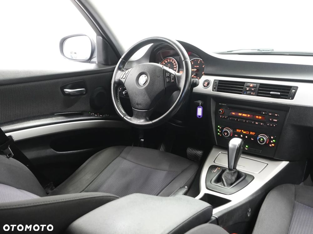 BMW Seria 3 320d xDrive DPF - 30