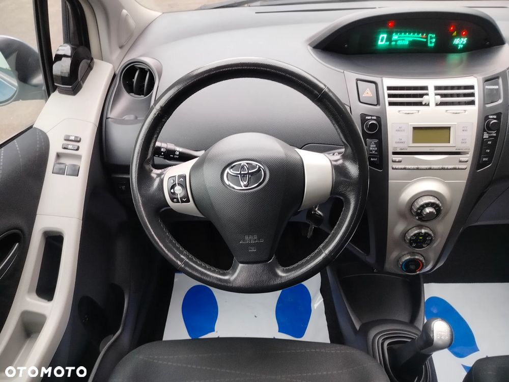 Toyota Yaris 1.3 VVT-i Cool - 4