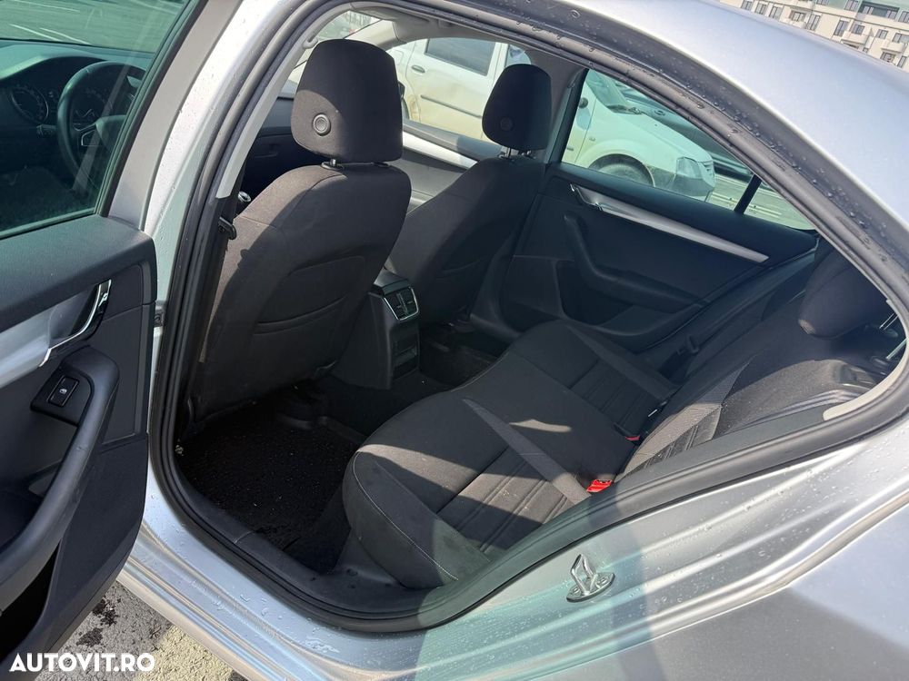 Skoda Octavia 1.6 TDI Active - 8