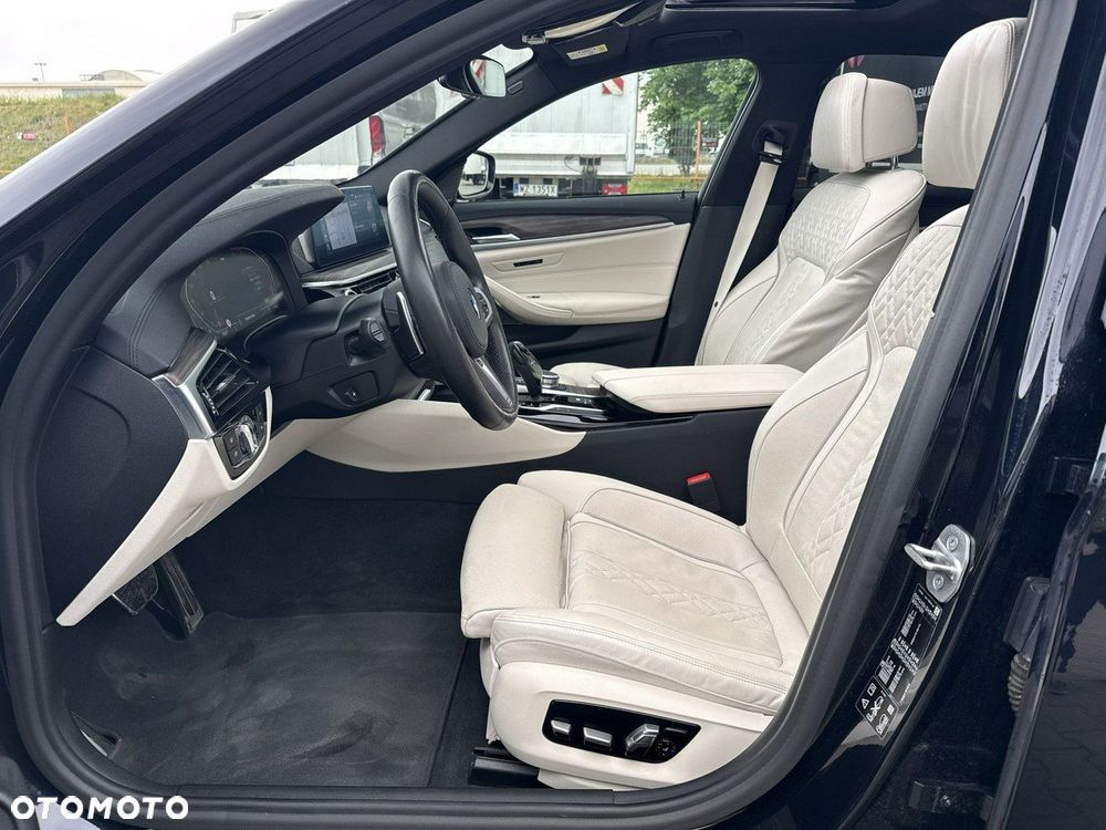 BMW Seria 5 520d xDrive M Sport sport - 12
