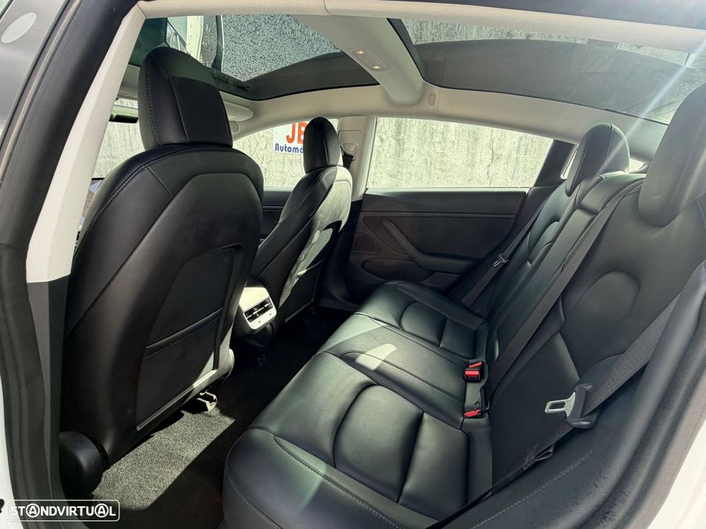 Tesla Model 3 - 12