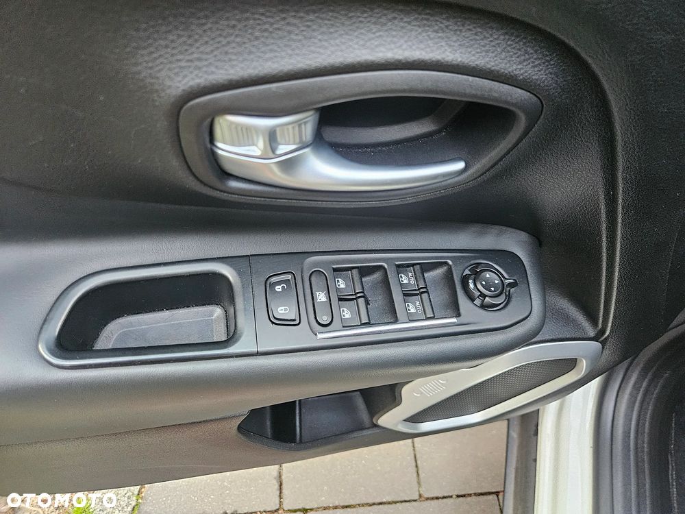 Jeep Renegade 1.4 MultiAir Limited - 26