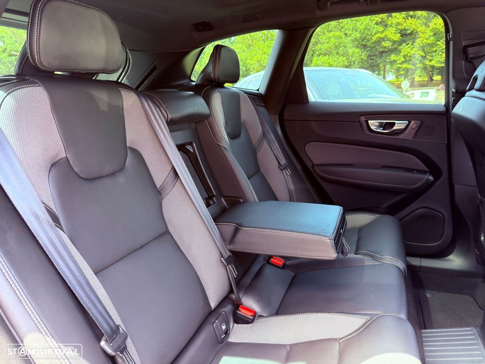 Volvo XC 60 2.0 T6 PHEV Black Edition AWD - 24