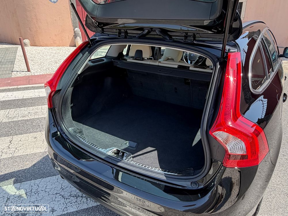Volvo V60 2.0 D2 Momentum - 15