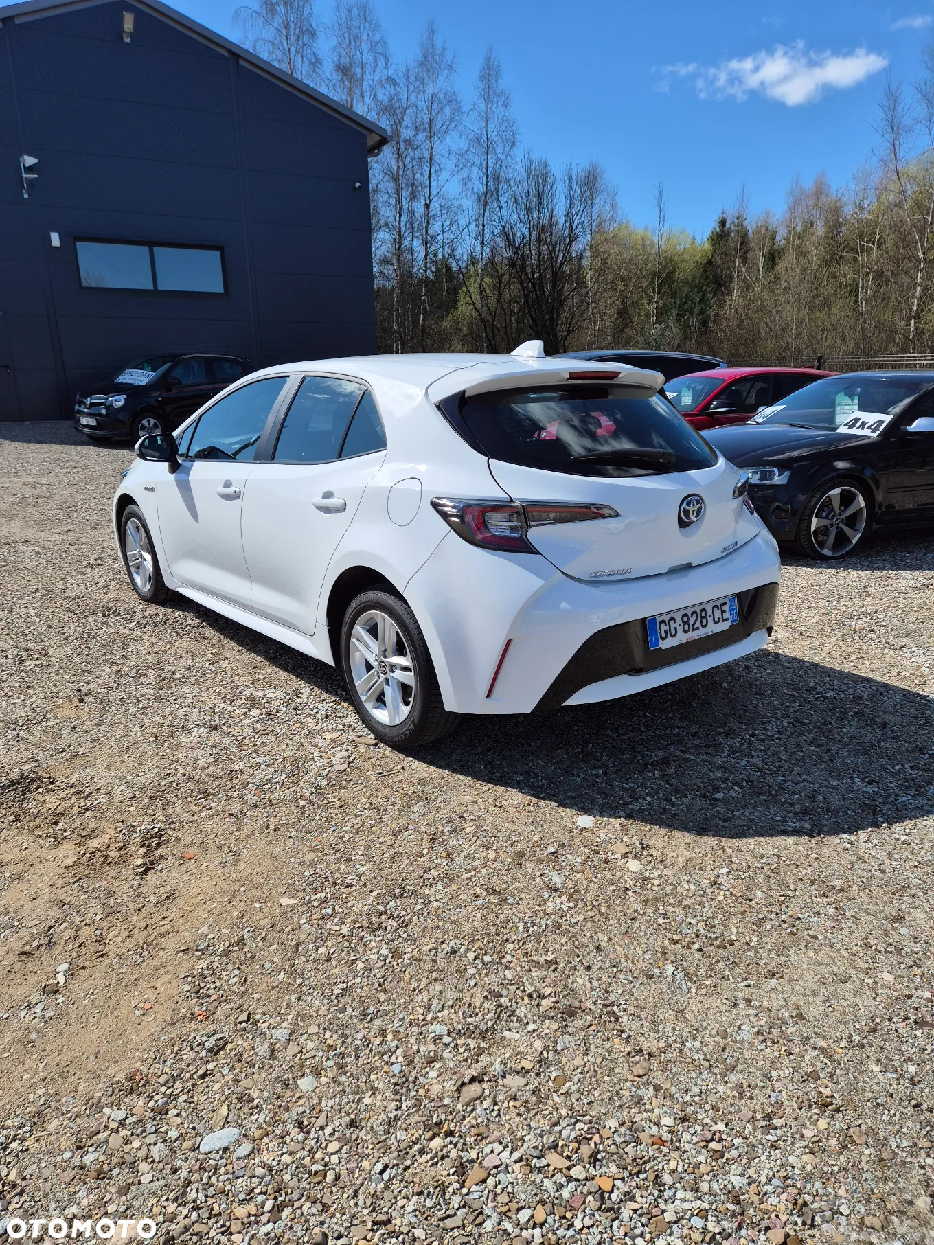 Toyota Corolla ver-1-8-hybrid-style - 4