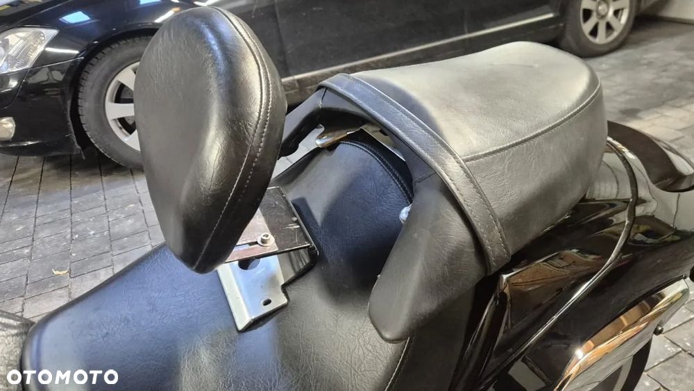 Suzuki Intruder - 11